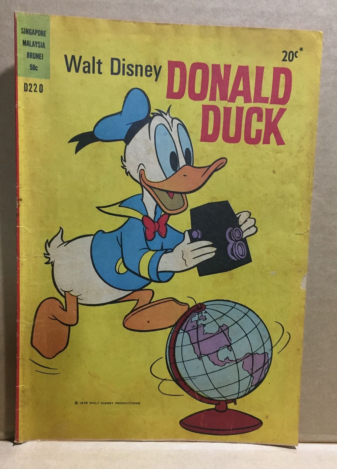 WALT DISNEY COMIC BOOK - DONALD DUCK D220 australian