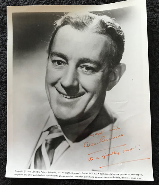 ALEC GUINNESS - AUTOGRAPHED 8 x 10 PUBLICITY PHOTOGRAPH