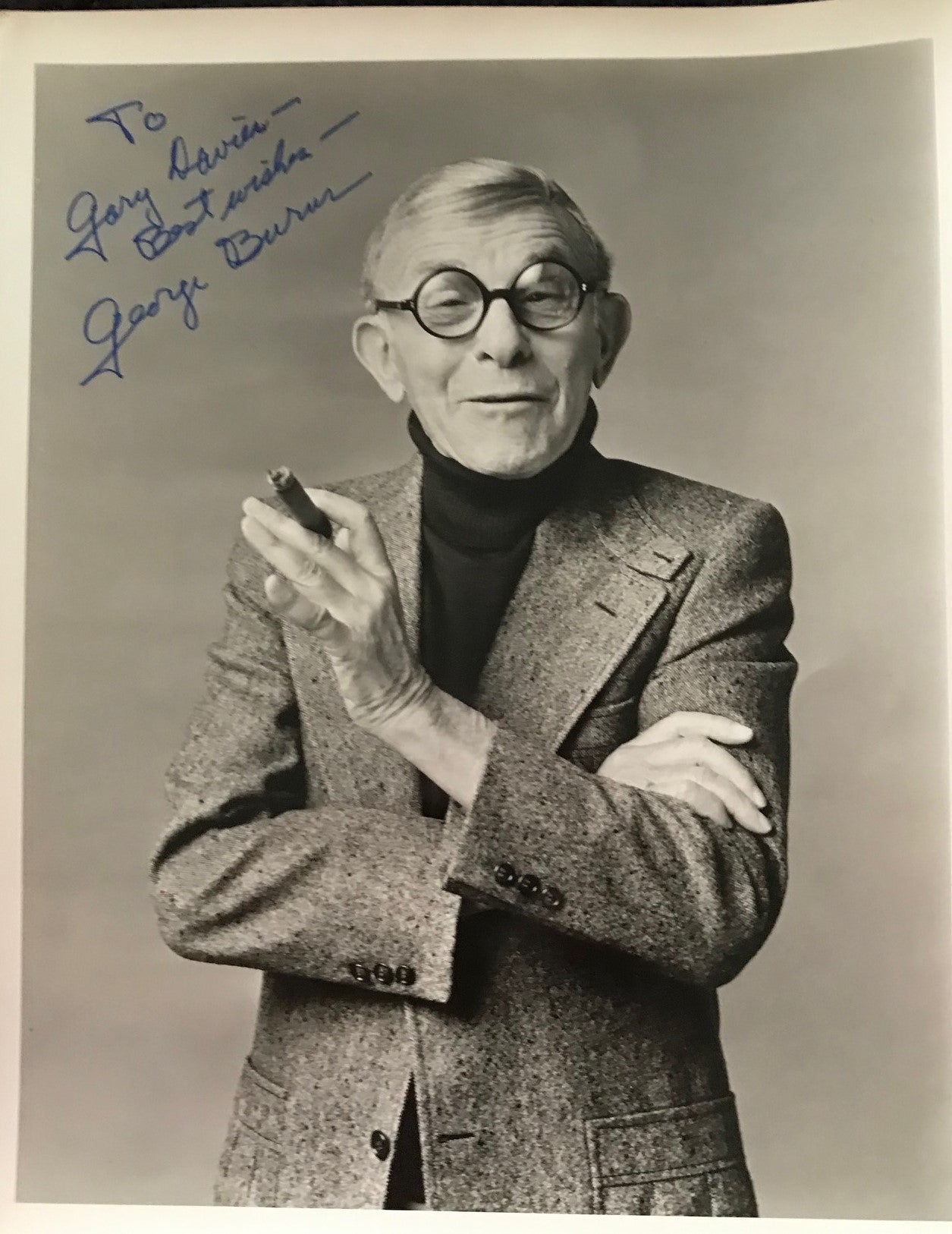 GEORGE BURNS - AUTOGRAPHED 10 x 8 PUBLICITY PHOTOGRAPH