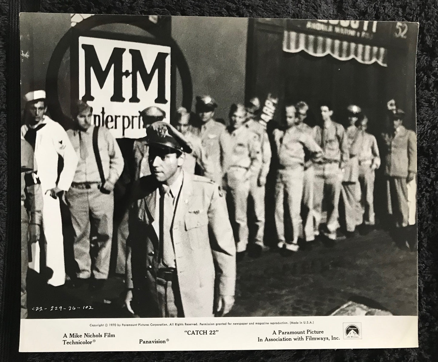 PUBLICITY PHOTOGRAPH - from CATCH-22 (e) (1970) - ALAN ARKIN