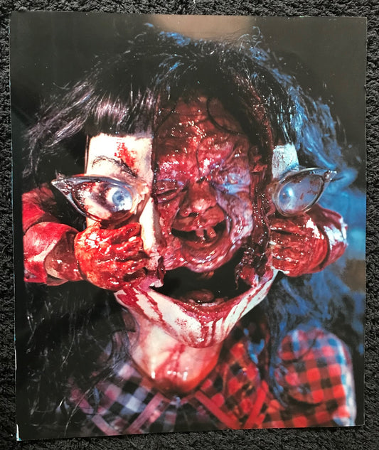 PUBLICITY PHOTOGRAPH - from BRAINDEAD (d) (1992) - Movie Still (colour))