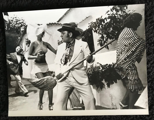PUBLICITY PHOTOGRAPH - from WHAT? (19e) (1972) - Romolo Valli, Renate Langer, Mogens von Gadow, Cicely Browne