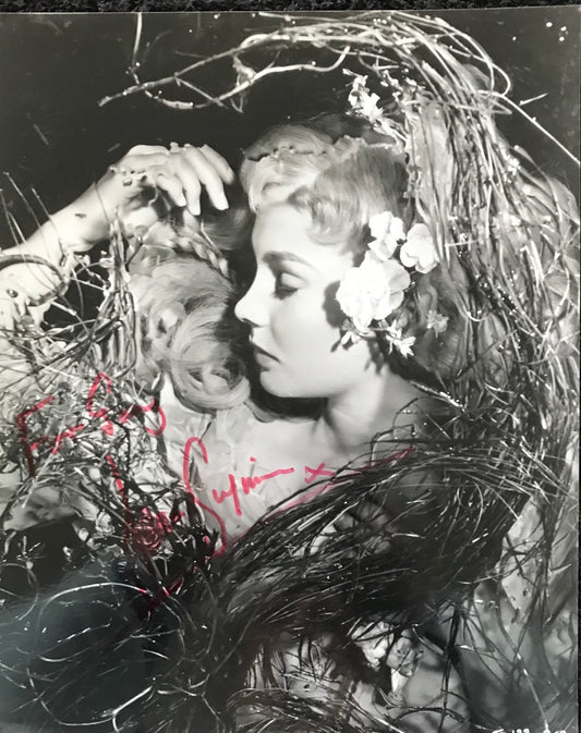 JEAN SIMMONS - AUTOGRAPHED 10 x 8 PUBLICITY PHOTOGRAPH from Hamlet (1948)