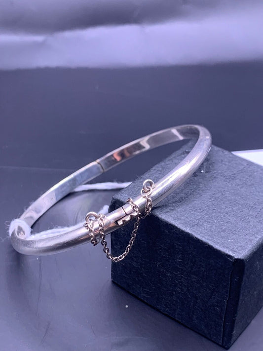 STERLING SILVER BANGLE - CHAIN CLIPPING ROUND BANGLE