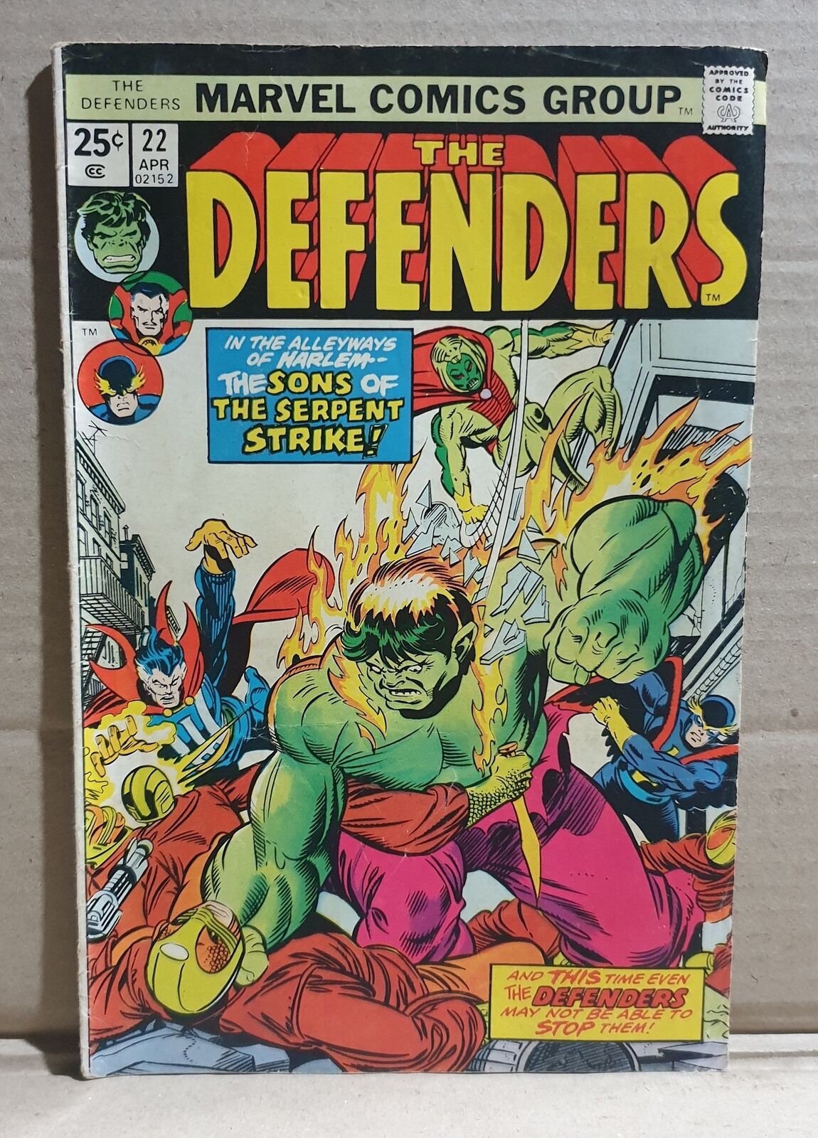 COMIC BOOK -  MARVEL DEFENDERS #22