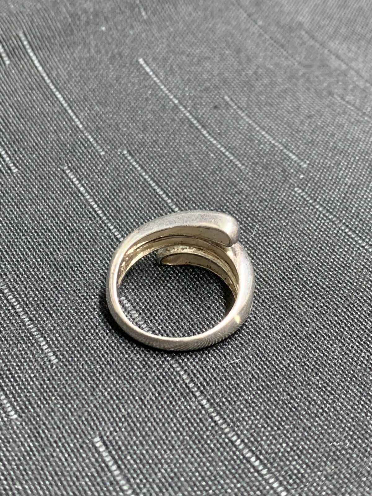 STERLING SILVER RING - WRAP-AROUND FINGER