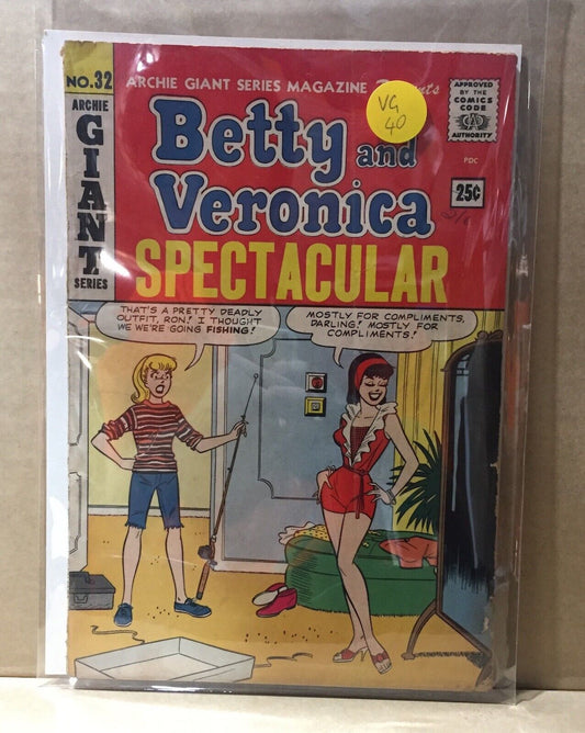 COMIC BOOK - BETTY VERONICA SPECTACULAR 32 GIANT