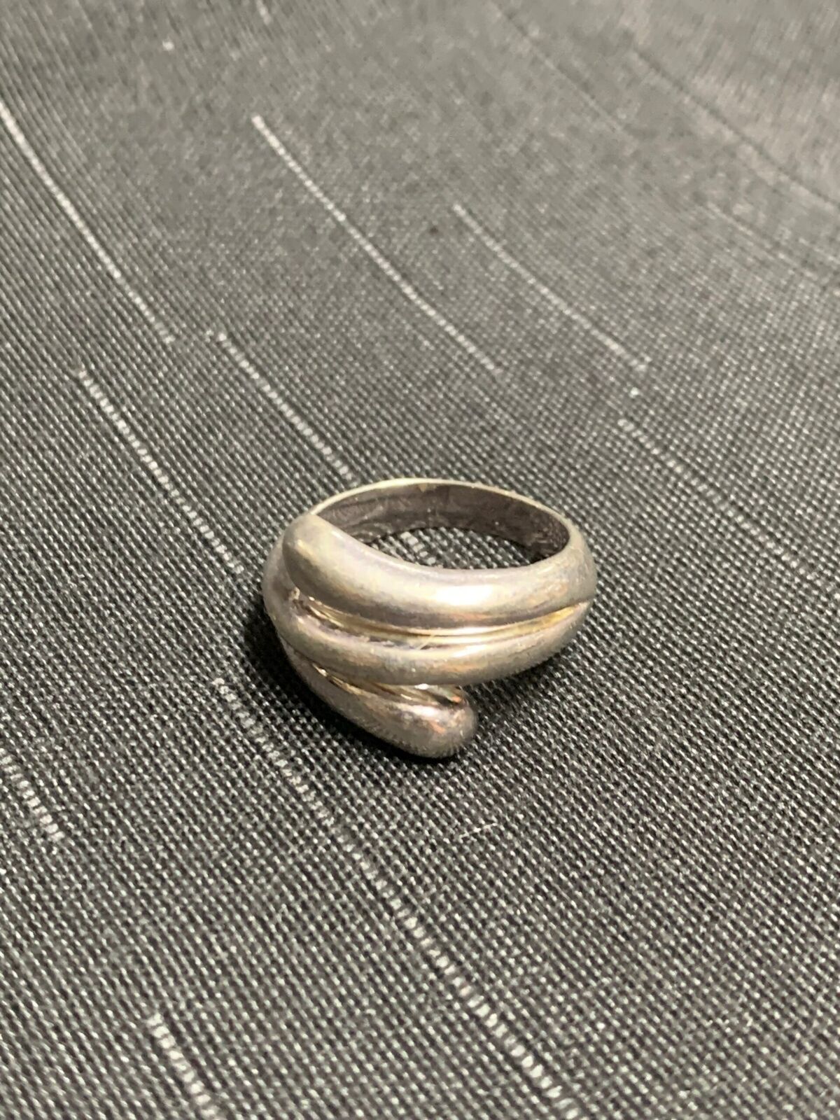 STERLING SILVER RING - WRAP-AROUND FINGER