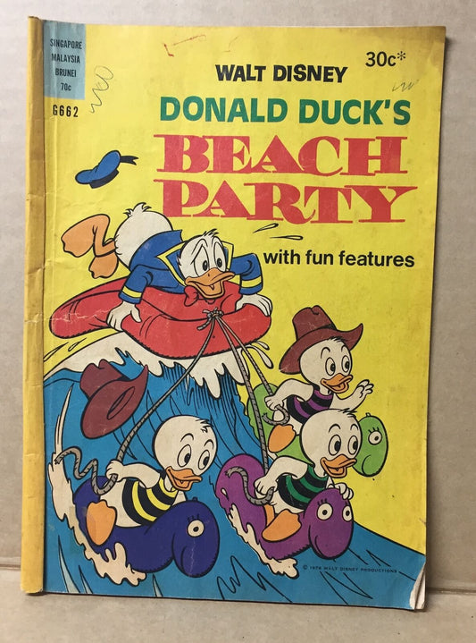 COMIC BOOK - WALT DISNEY DONALD DUCK'S BEACH PARTY G662