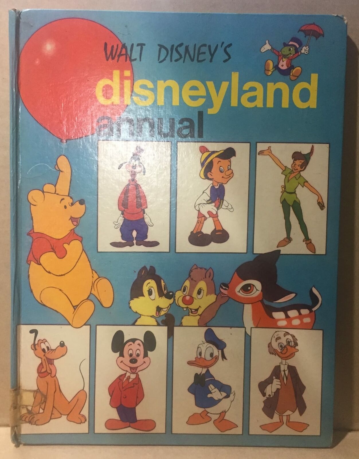 HARD COVER BOOK - WALT DISNEY DISNEYLAND ANNUAL
