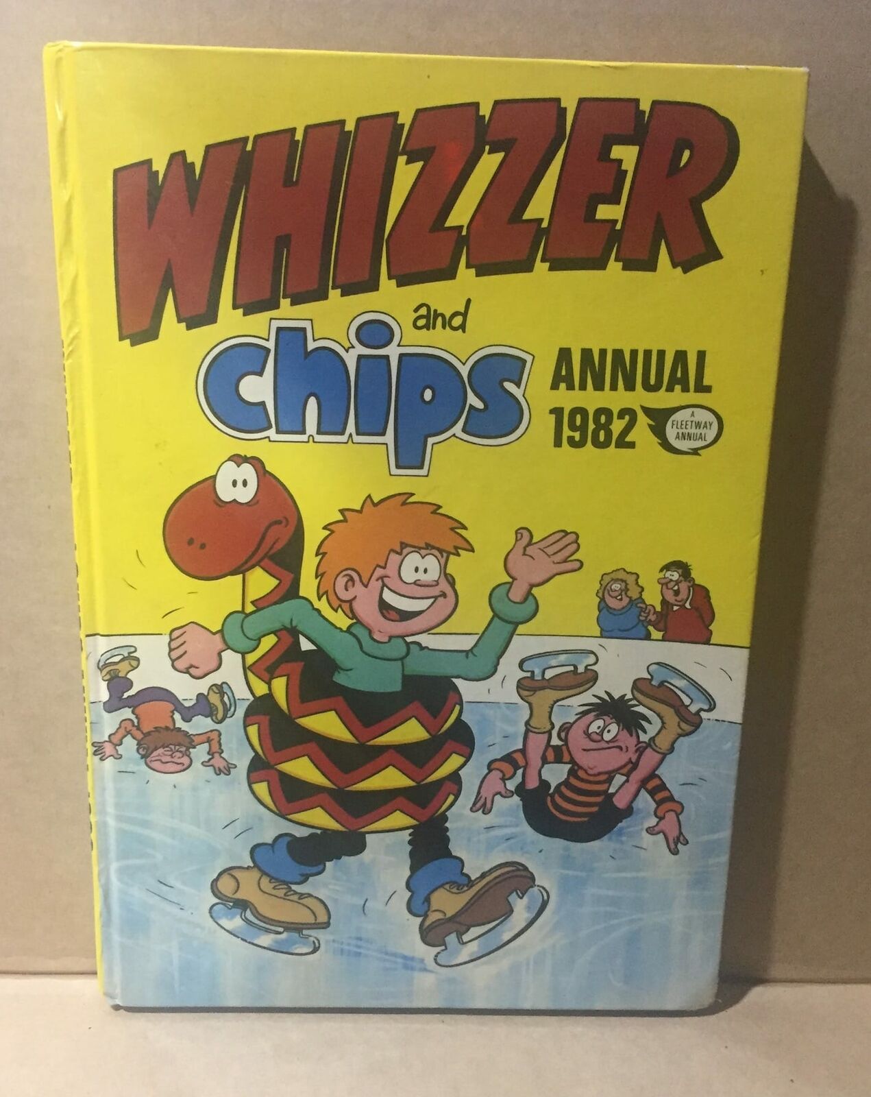 HARD COVER BOOK - WHIZZER AND CHIPS ANNUAL 1982