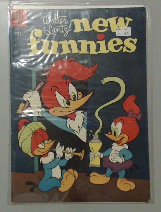 COMIC BOOK MAGAZINE - WALTER LANTZ NEW FUNNIES DELL