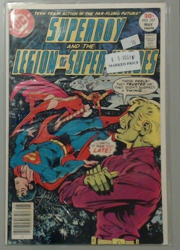 COMIC BOOK MAGAZINE -- DC SUPERBOY LEGION OF SUPER HEROES 227