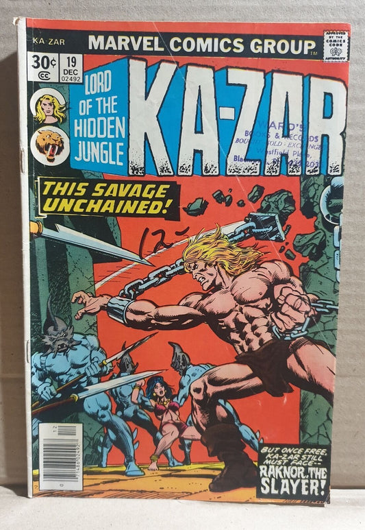 COMIC BOOK - MARVEL KAZAR #19