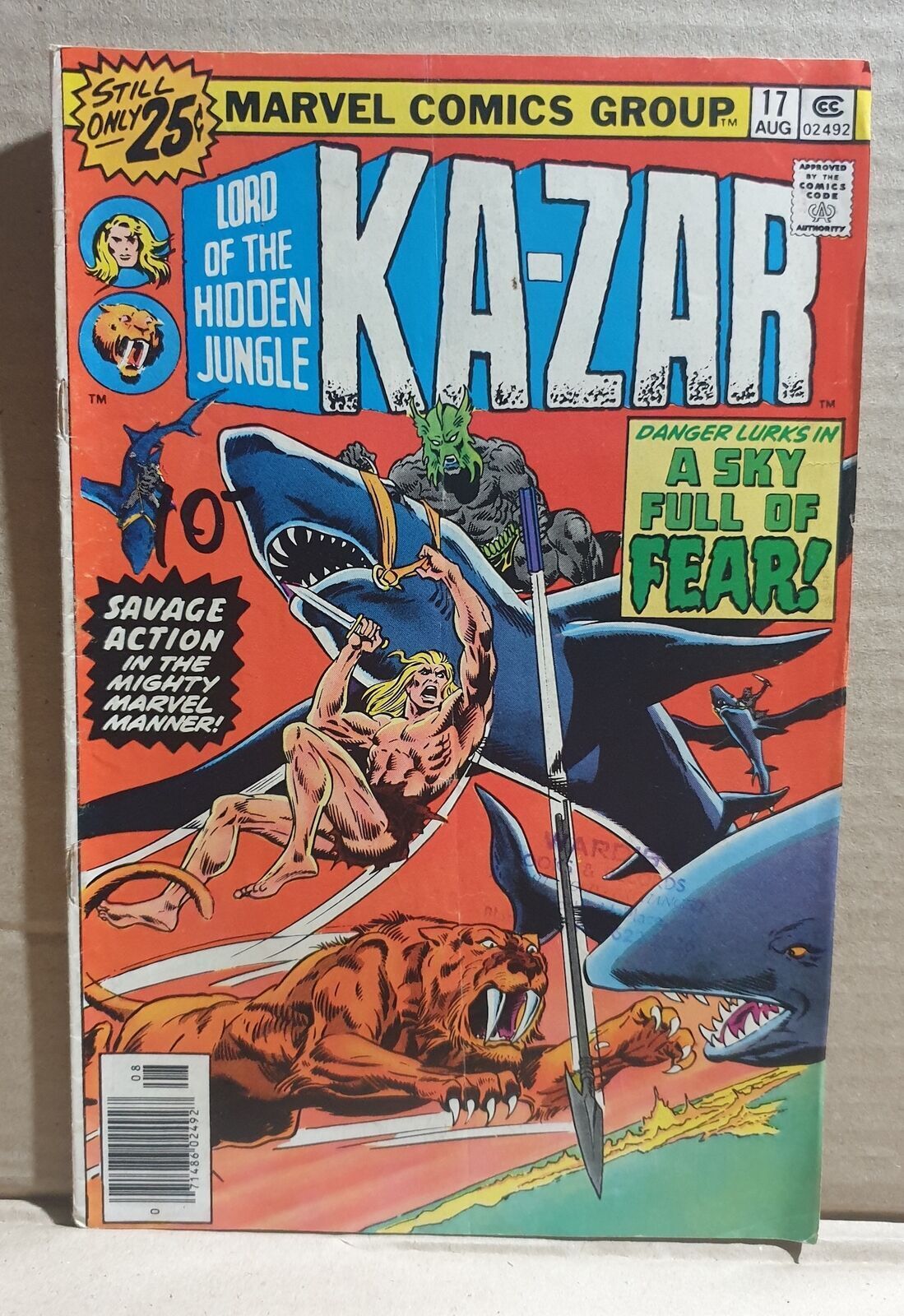 COMIC BOOK - MARVEL KAZAR #17