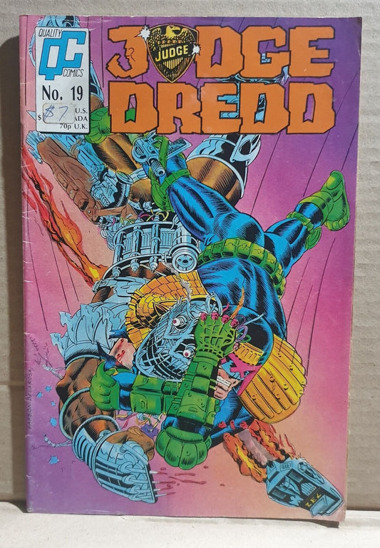 COMIC BOOK ~~ QUALITY JUDGE DREDD #19