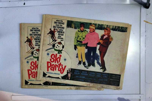 ORIGINAL LOBBY CARDS - SKI PARTY (a) - 1965 - set of 8