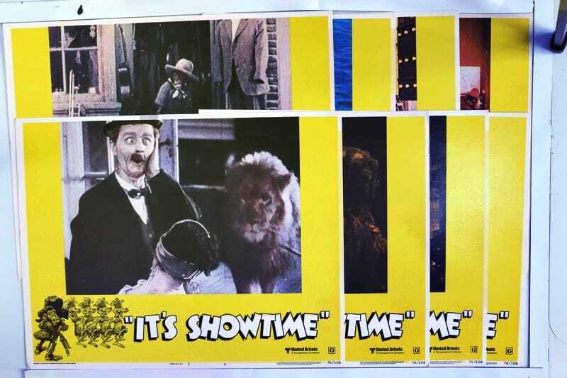 ORIGINAL LOBBY CARDS - IT'S SHOWTIME - 1976 - set of 8