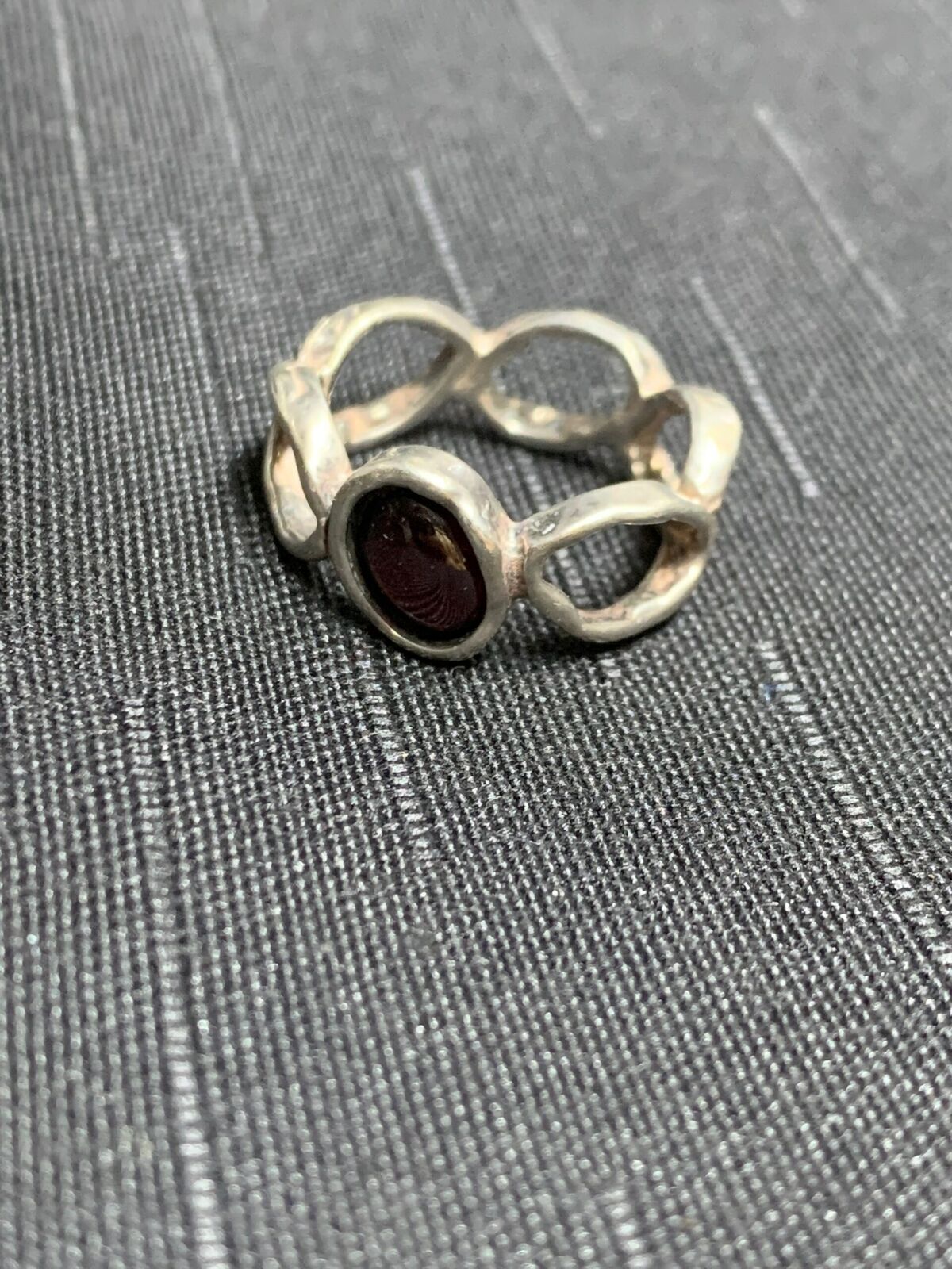 UNISEX SILVER RING - CHAIN PATTERN WITH UNKNOWN RED STONE SETTING