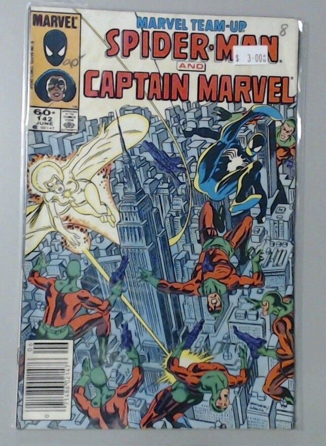 MARVEL COMIC BOOK - TEAM UP SPIDER-MAN AND CAPTAIN MARVEL NUMBER 142