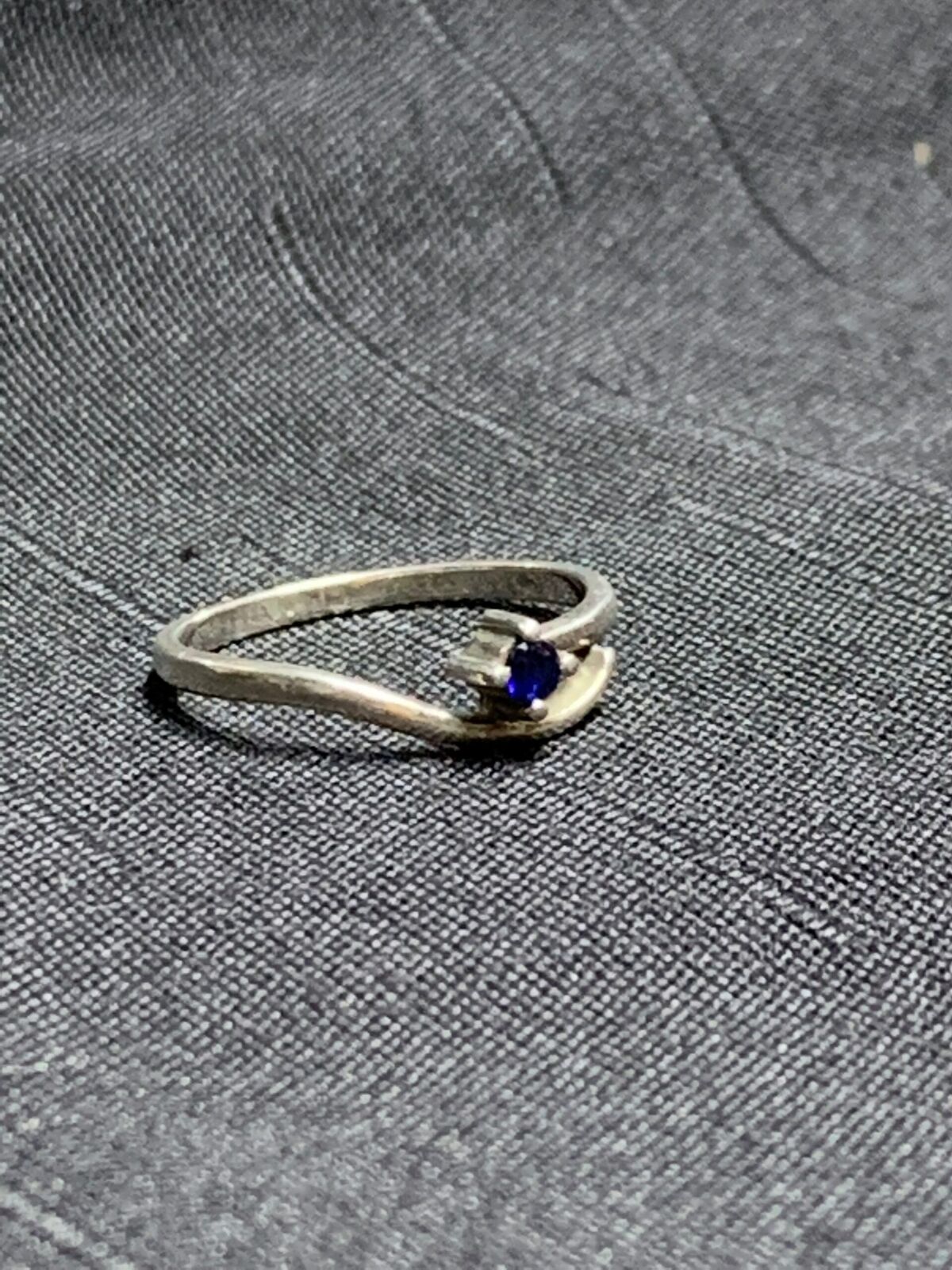 THIN SILVER RING - WITH DEEP BLUE STONE SETTING
