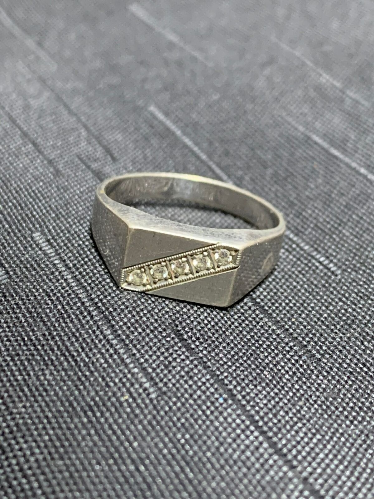 MENS SILVER RING - WITH WHITE STONE SETTINGS AND FLAT FACE