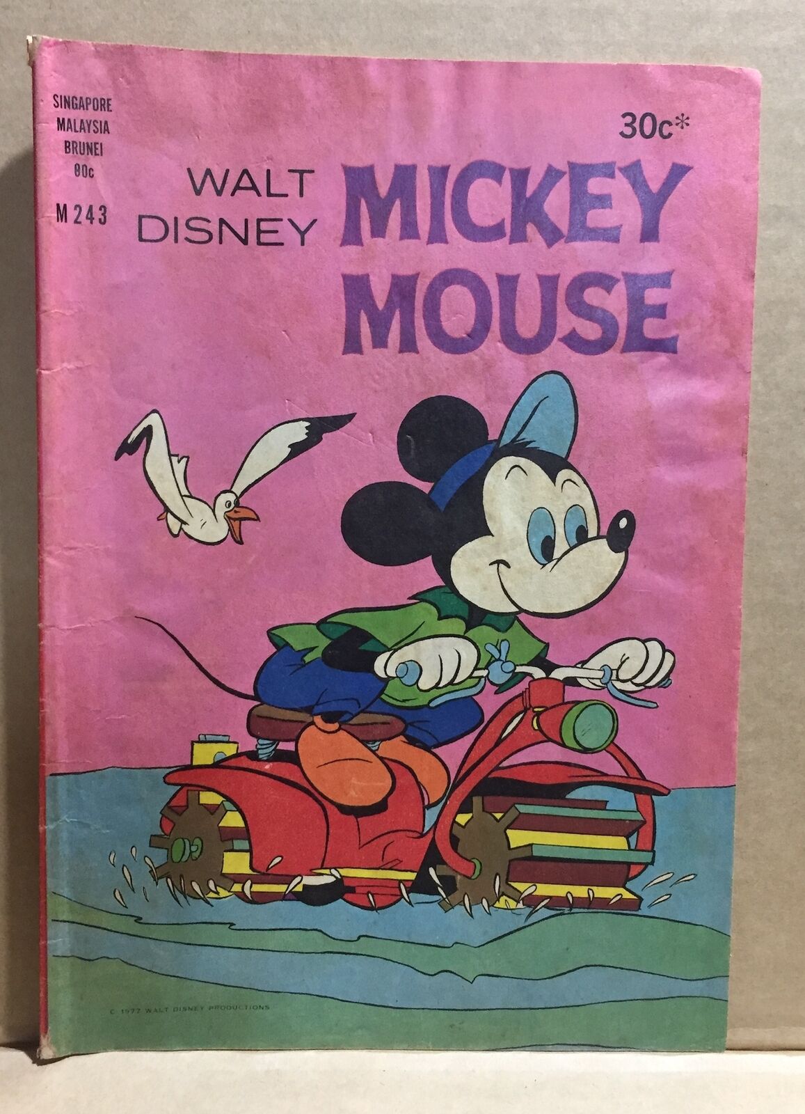 WALT DISNEY COMIC BOOK - MICKEY MOUSE M243  australian