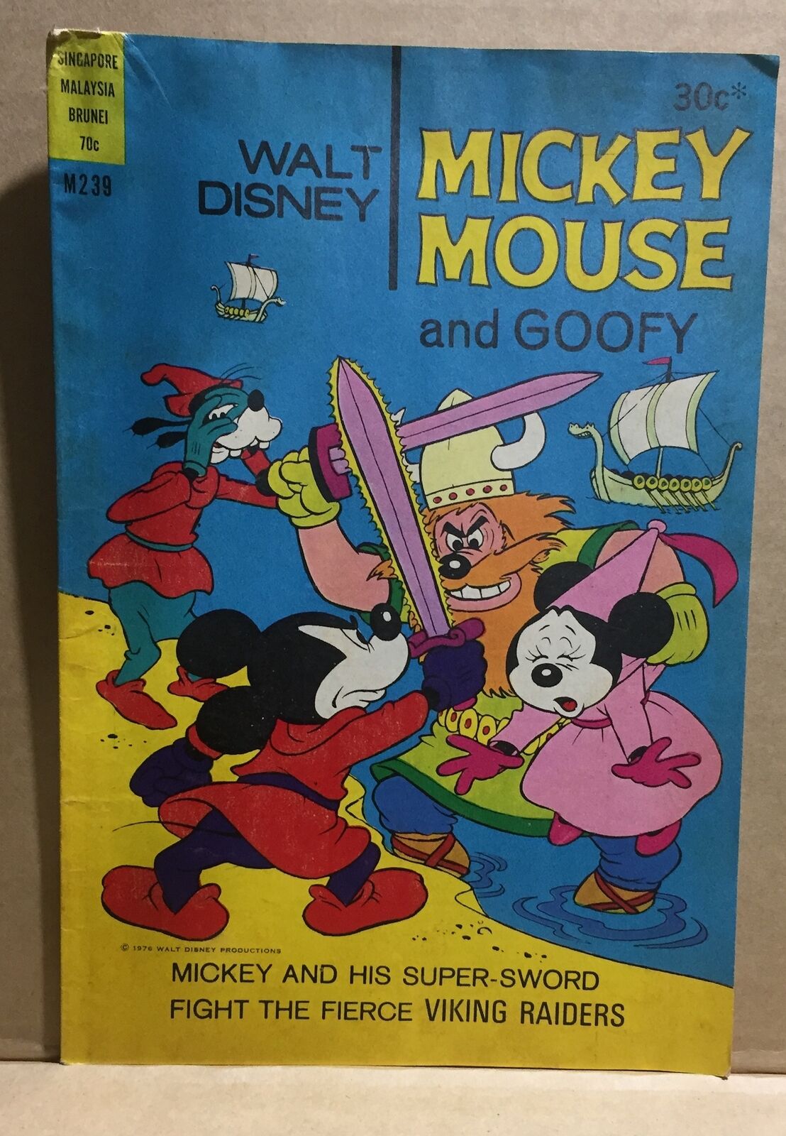 WALT DISNEY COMIC BOOK - MICKEY MOUSE M.239  australian