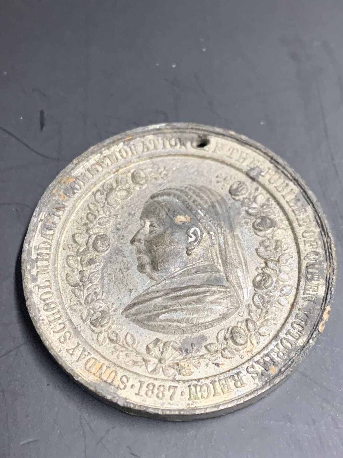 QUEEN VICTORIA 1887 - SUNDAY SCHOOL MEDAL