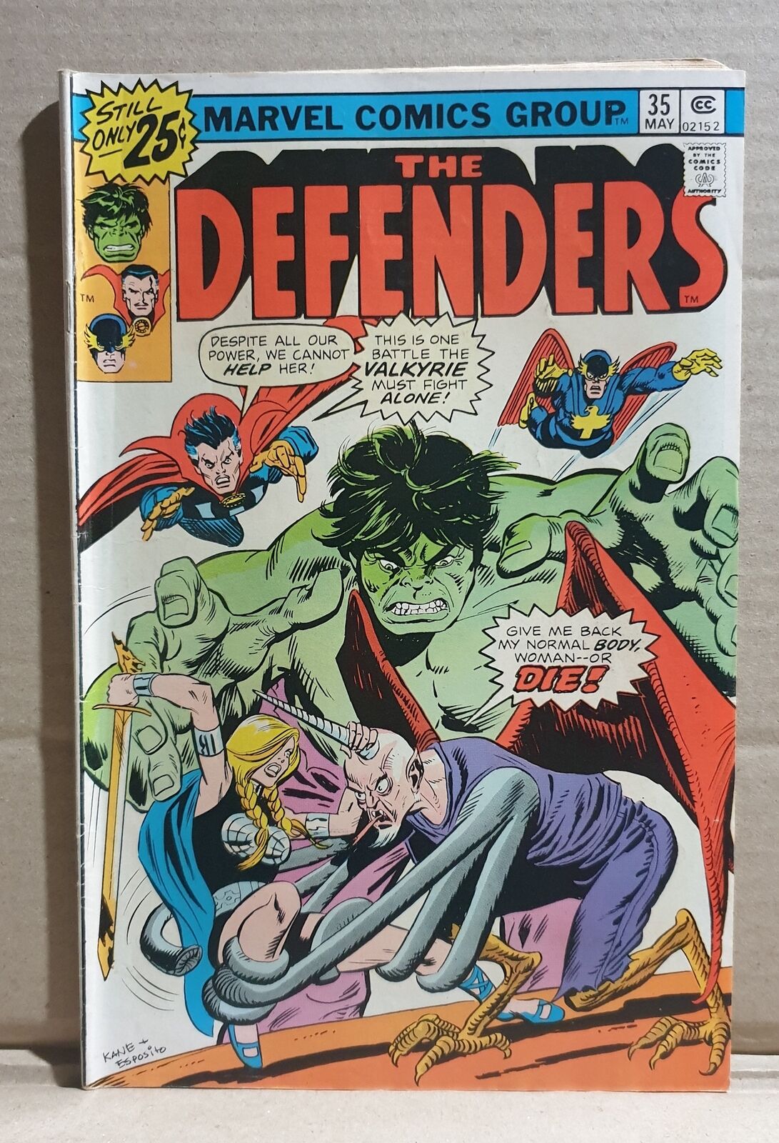 COMIC BOOK -  MARVEL DEFENDERS #35